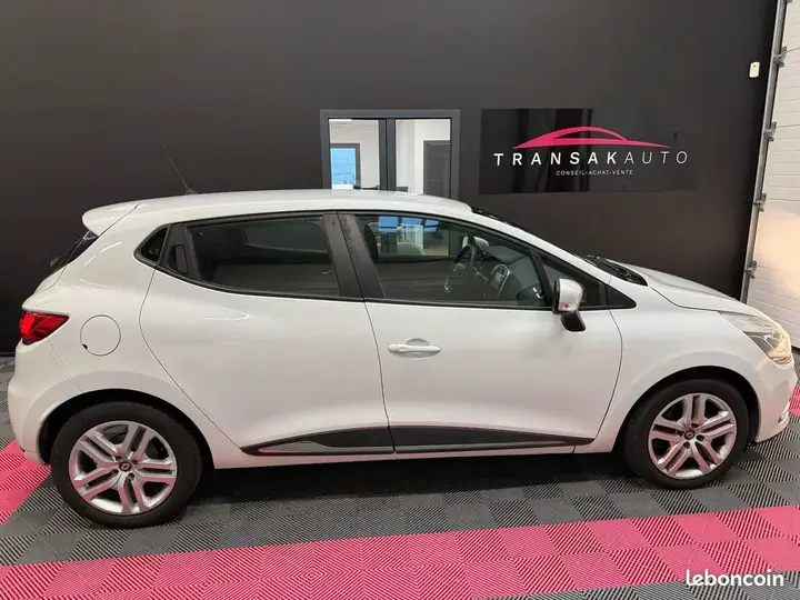 Renault Clio 2017 photo 2
