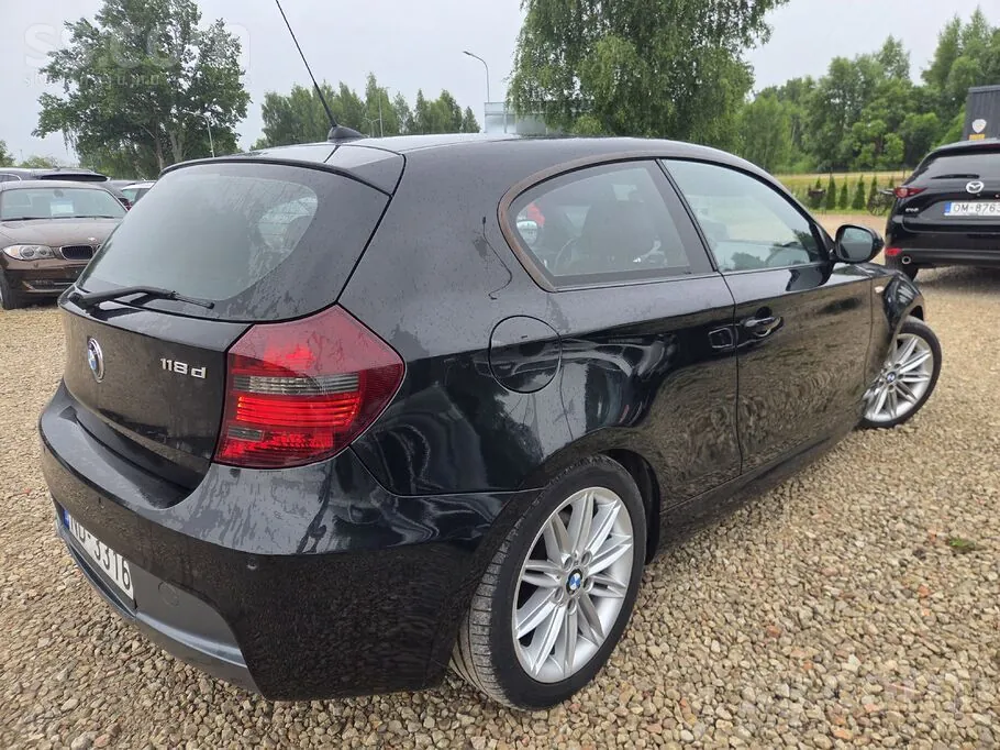 BMW 118D 2011 photo 3