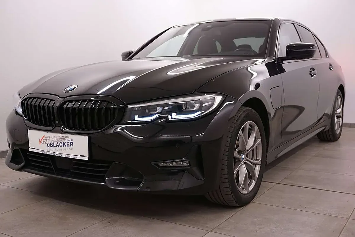 BMW 3 Series 2021 photo 3
