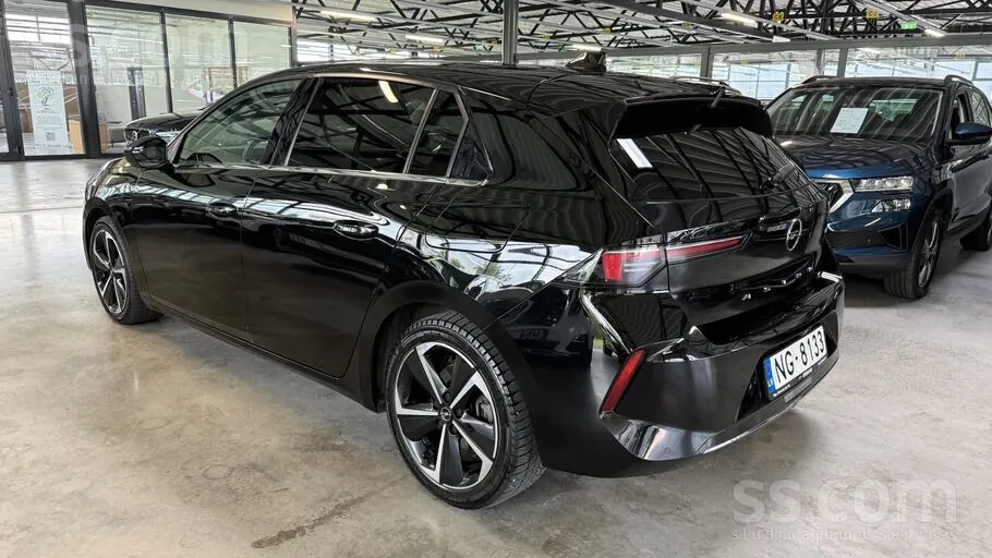 Opel Astra 2022 photo 3