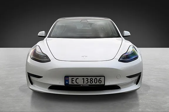 Tesla Model 3 2021 photo 2