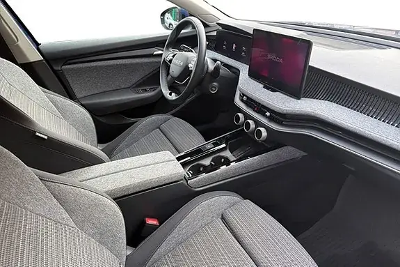 Skoda Superb 2025 photo 5