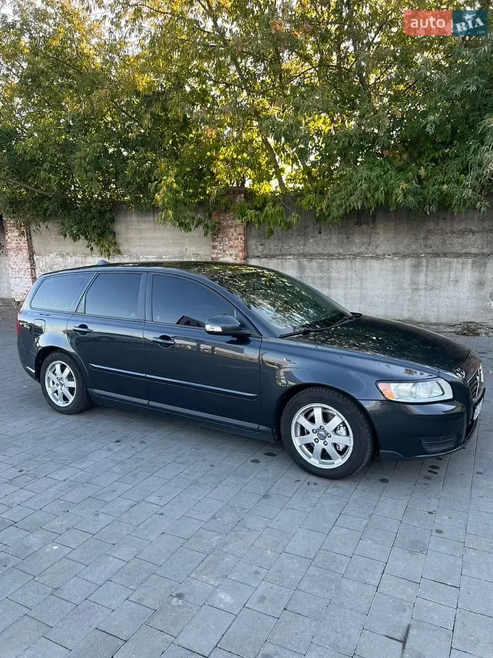 Volvo V50 2009 photo 2