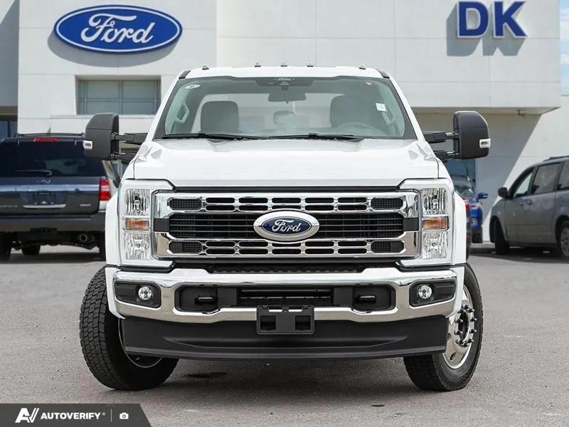 Ford F-450 Super Duty 2026 photo 2