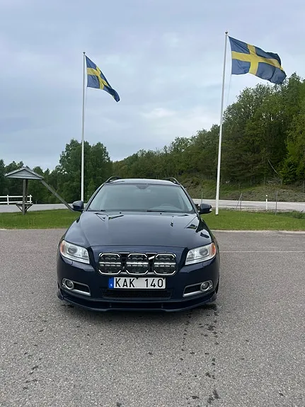 Volvo V70 2010 photo 2