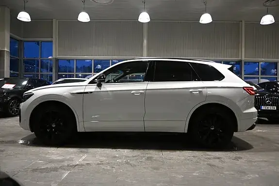 Volkswagen Touareg 2023 photo 2