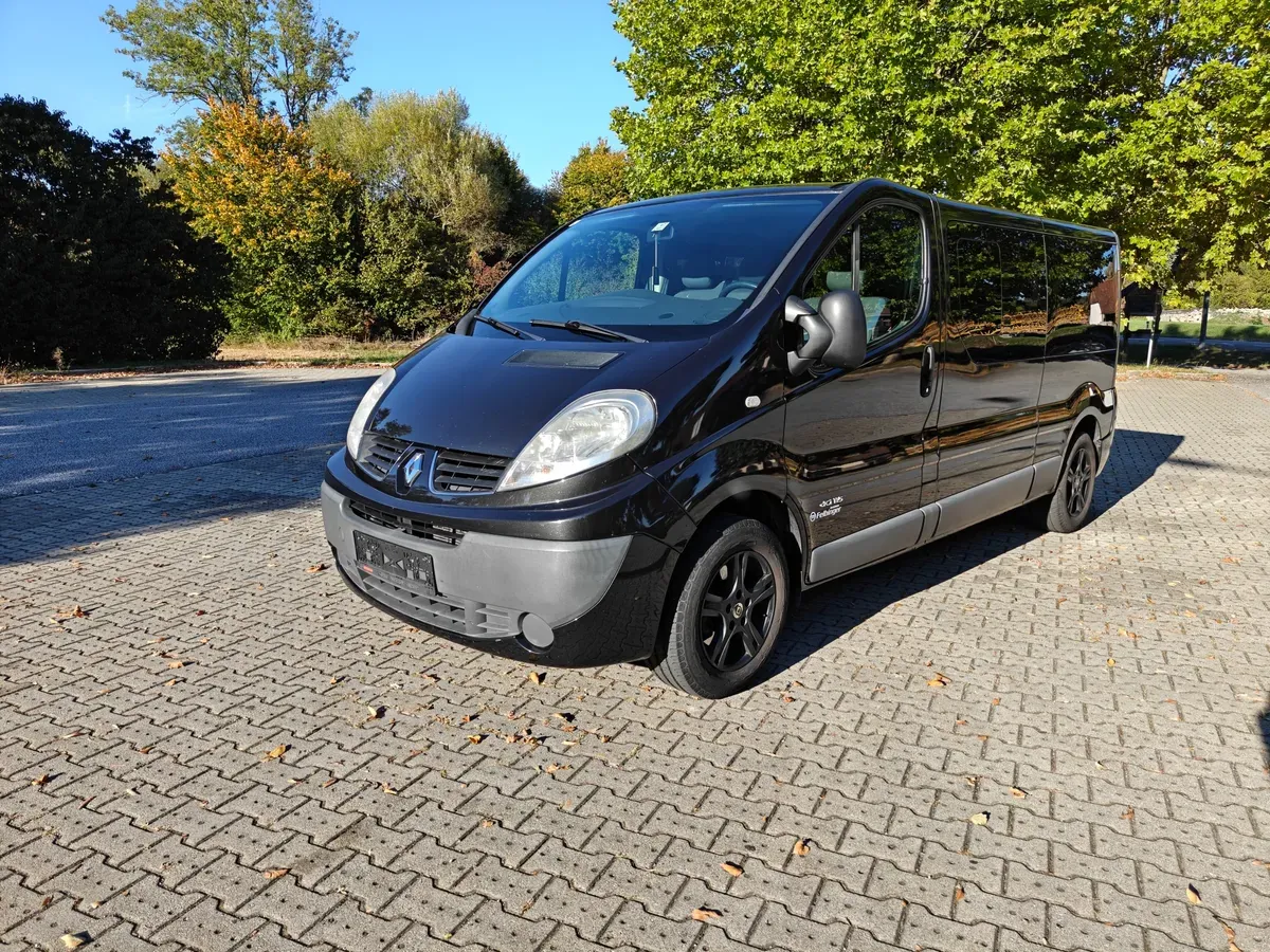 Renault Trafic 2012 photo 2