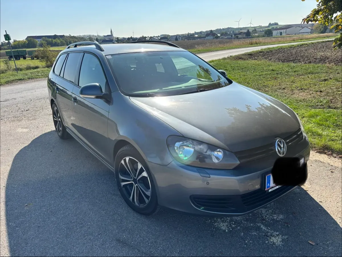 Volkswagen Golf 2011 photo 2