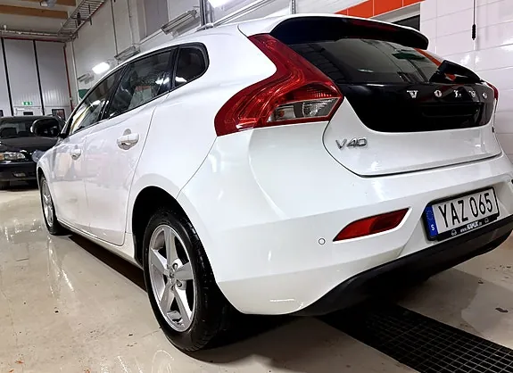 Volvo V40 2016 photo 2