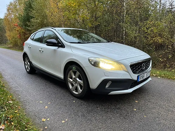 Volvo V40 Cross Country 2014 photo 2