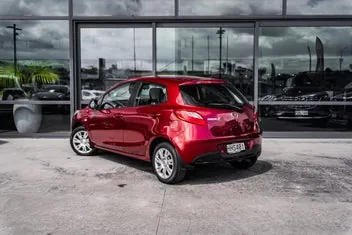 Mazda 2 2014 photo 4