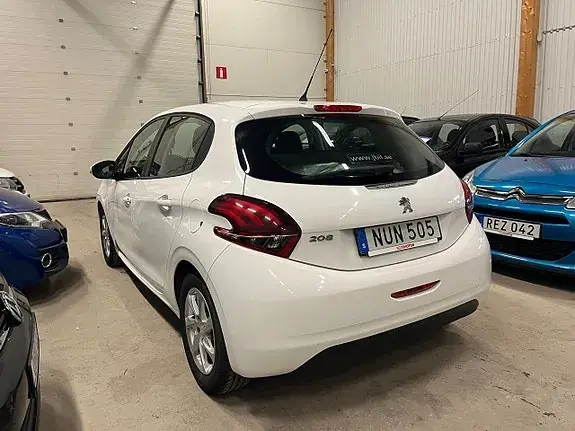 Peugeot 208 2015 photo 5