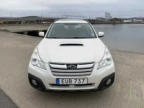 Subaru Outback 2014 photo 2