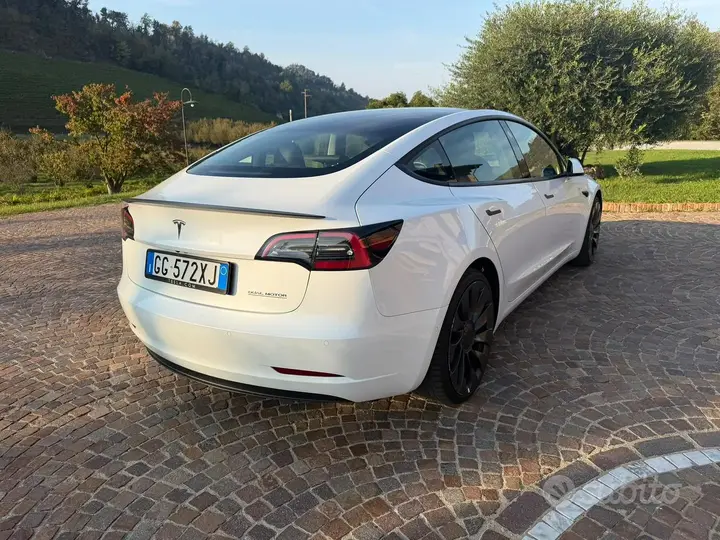 Tesla Model 3 2021 photo 2