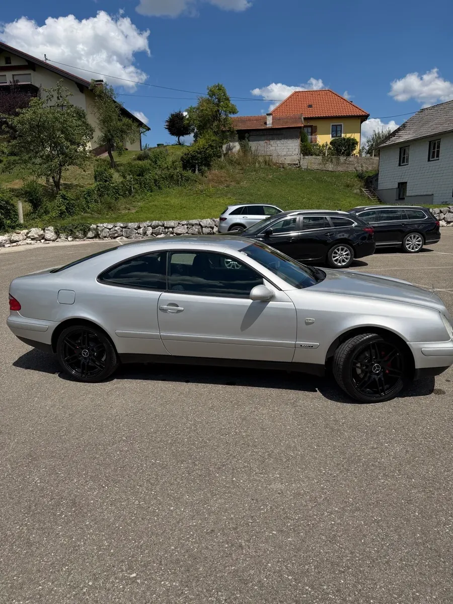 Mercedes-Benz Clk-Class 1998 photo 3