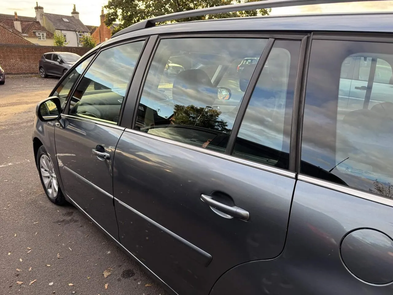 Citroen Grand C4 Picasso 2011 photo 4