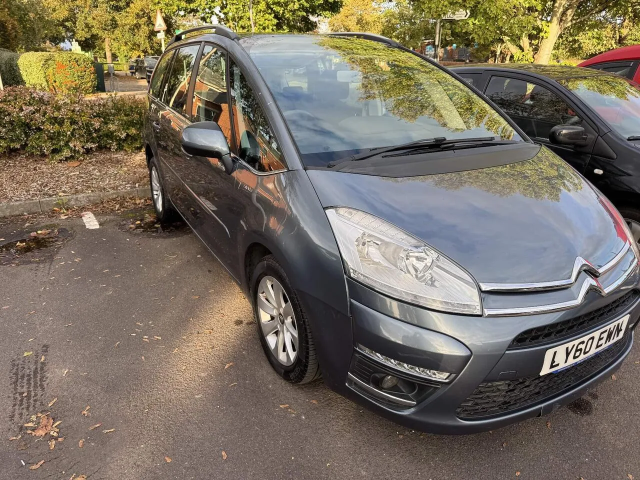 Citroen Grand C4 Picasso 2011 photo 2