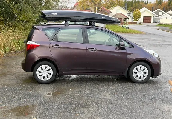 Toyota Verso-S 2012 photo 2