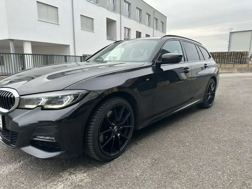 BMW 3 Series 2021 photo 2