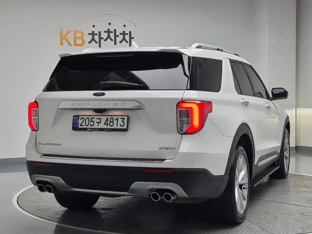 Ford Explorer 2022 photo 3
