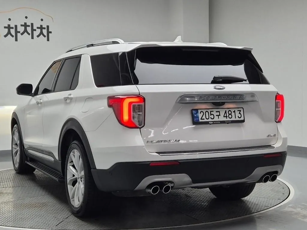 Ford Explorer 2022 photo 2