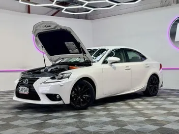 Lexus Is 300H 2014 photo 4