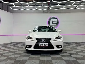 Lexus Is 300H 2014 photo 3