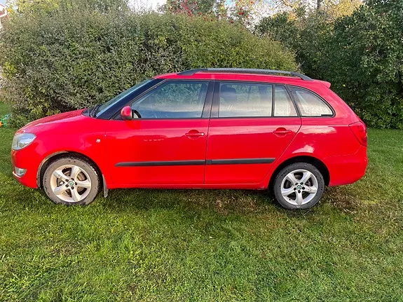 Skoda Fabia 2013 photo 3