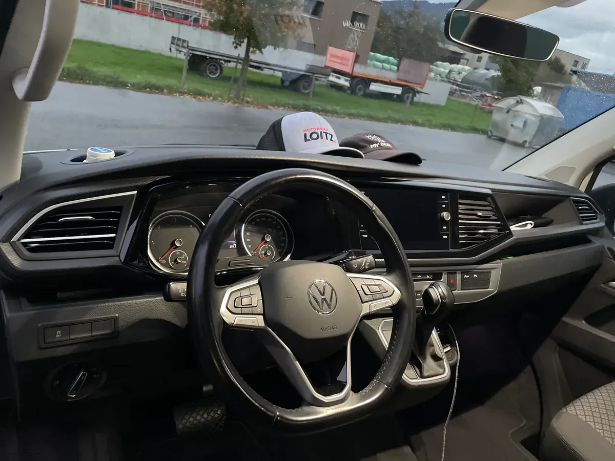Volkswagen Multivan 2021 photo 2