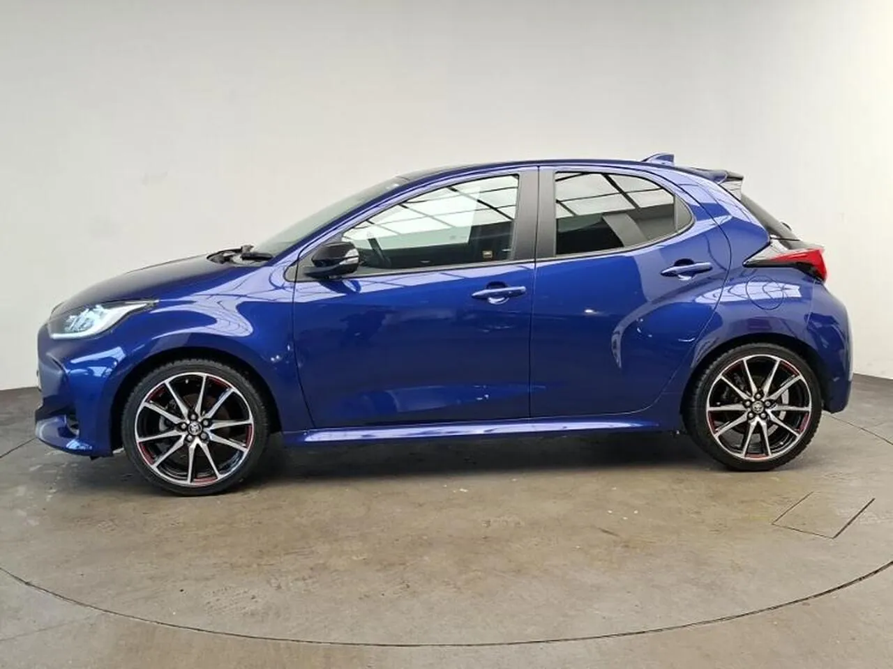 Toyota Yaris 2023 photo 4