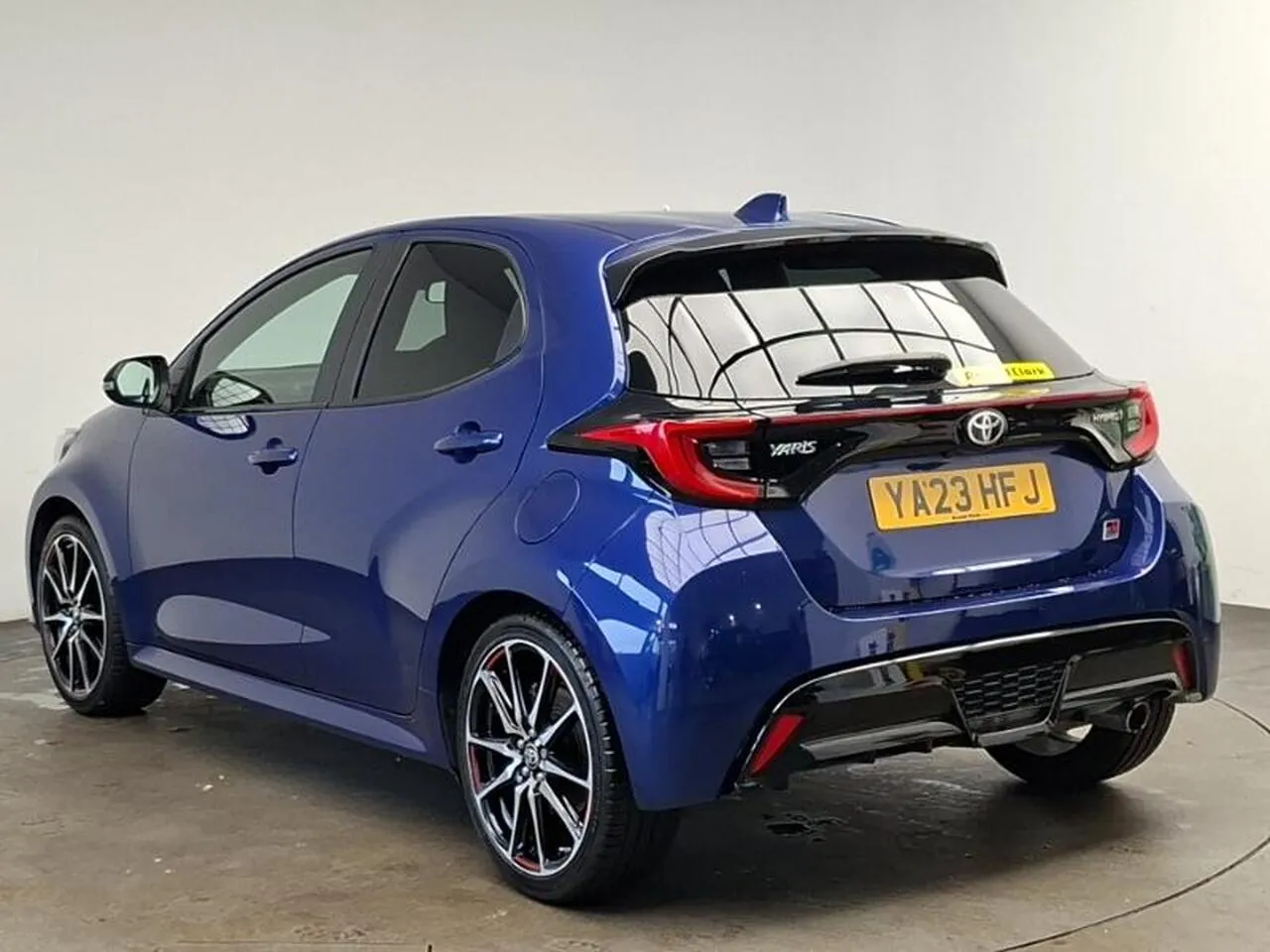 Toyota Yaris 2023 photo 2