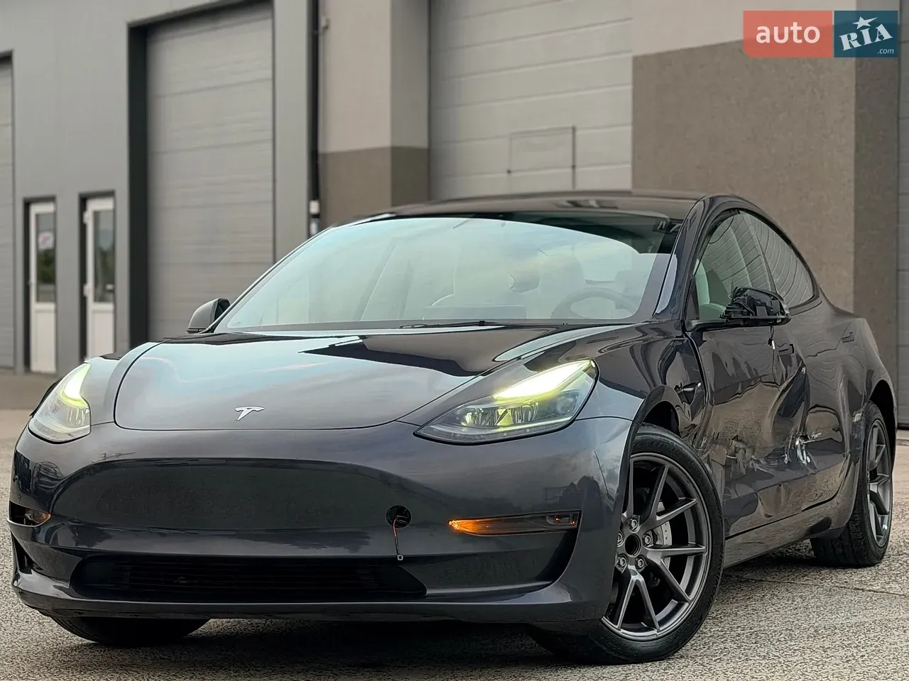 Tesla Model 3 2023 photo 3