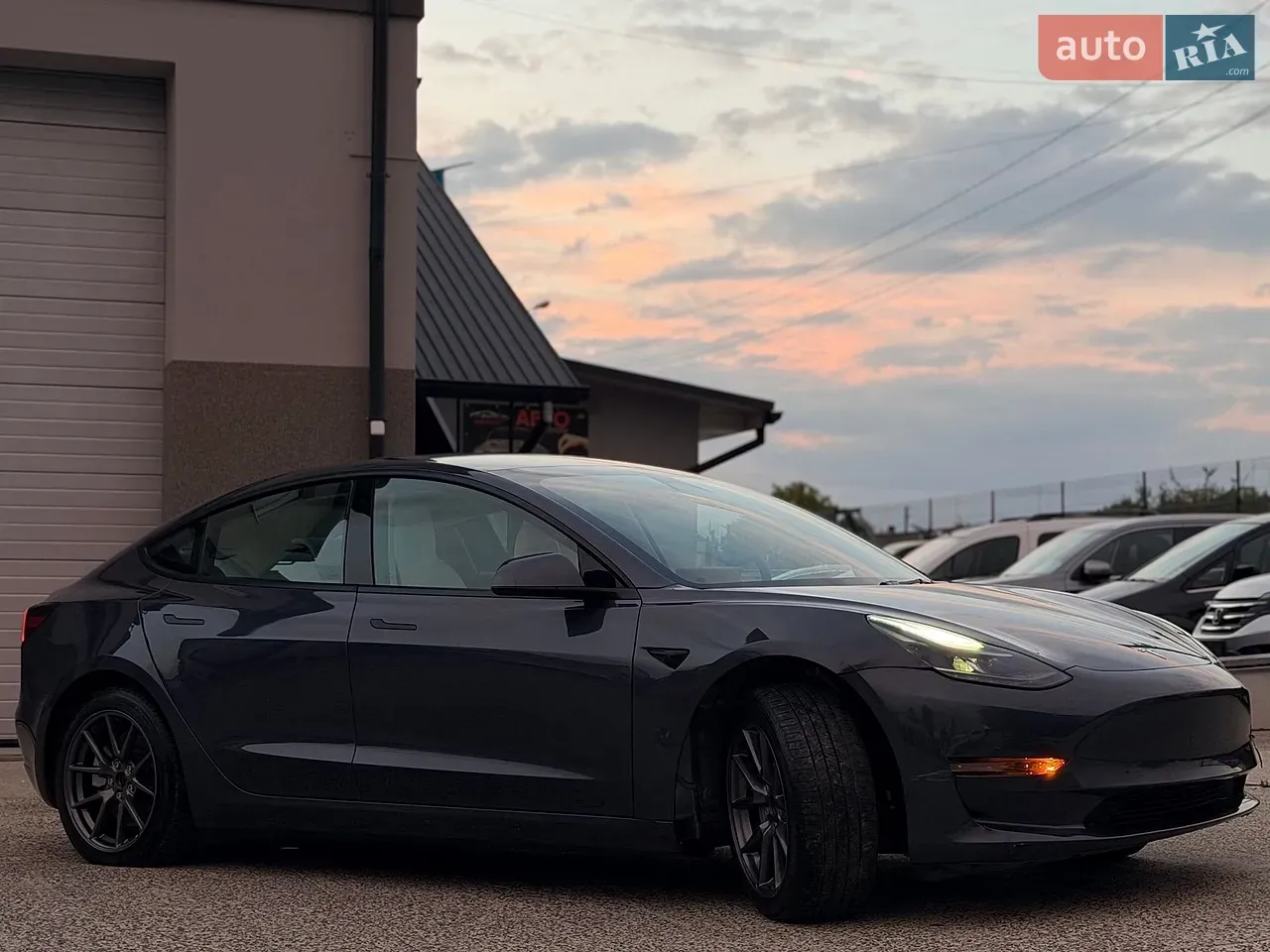 Tesla Model 3 2023 photo 2