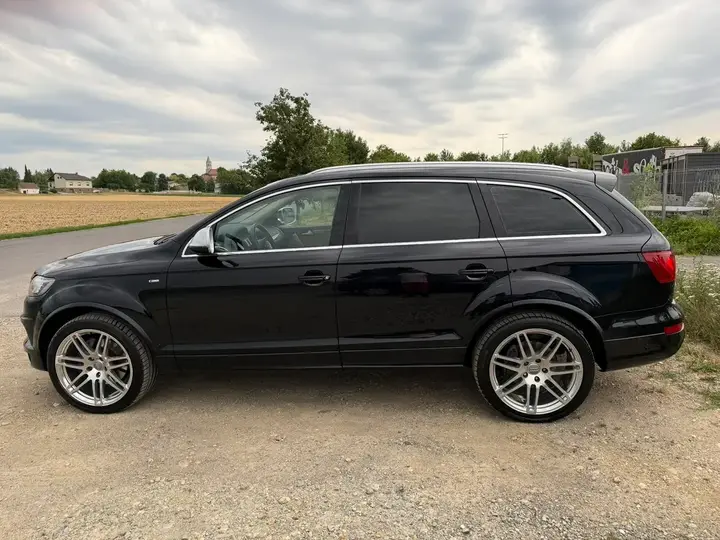 Audi Q7 2012 photo 2