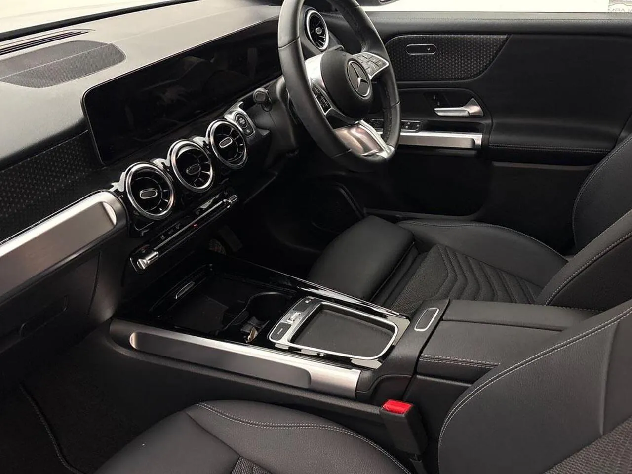 Mercedes-Benz Glb 2025 photo 3