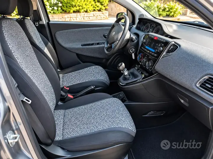 Lancia Ypsilon 2023 photo 5