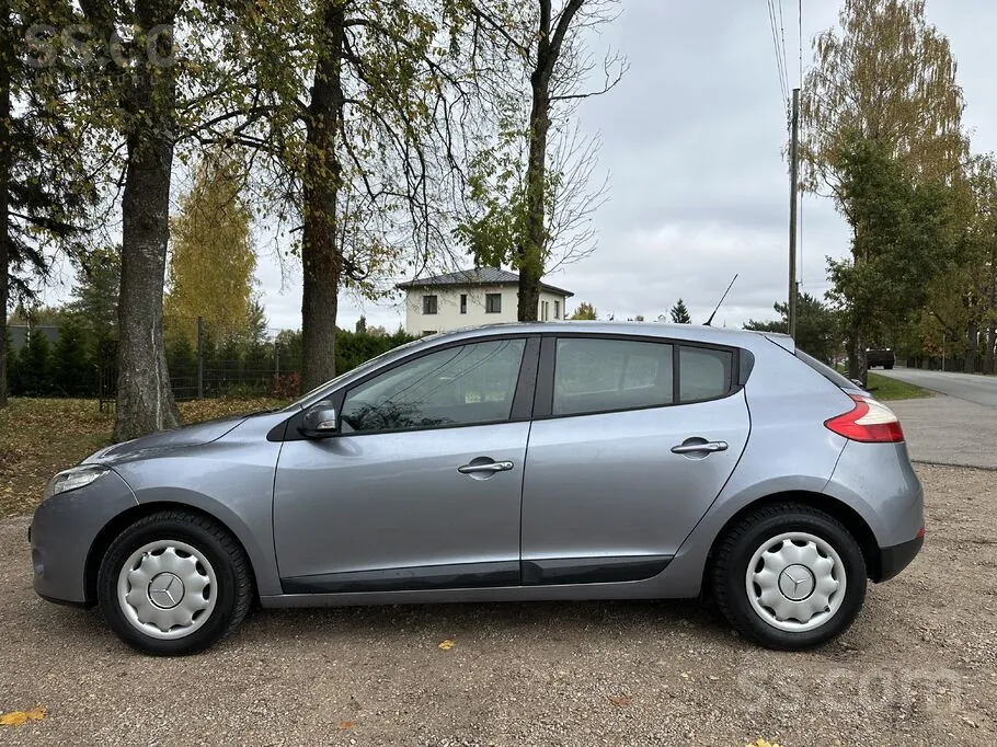 Renault Megane 2010 photo 2