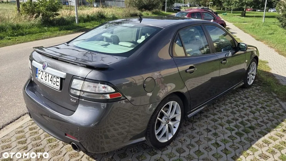 Saab 9-3 2011 photo 2