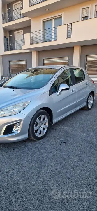 Peugeot 308 2012 photo 2