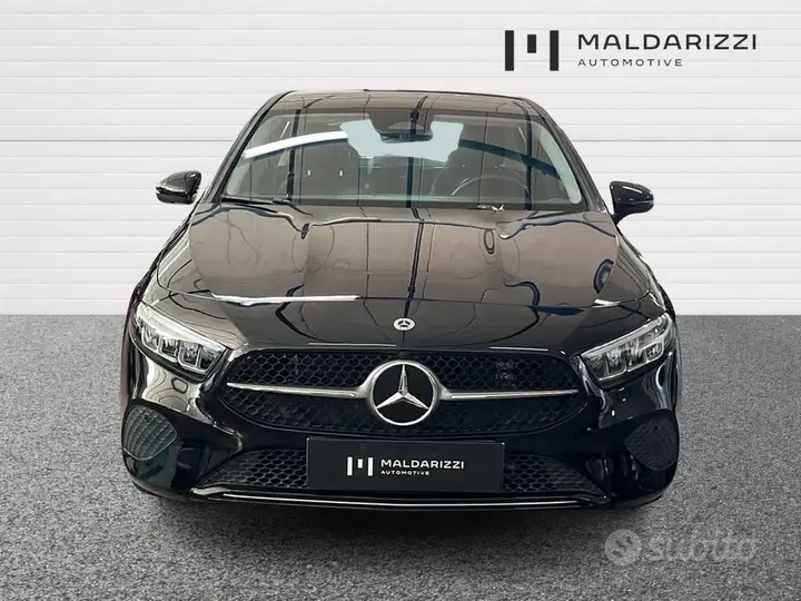 Mercedes-Benz A 180 2023 photo 2