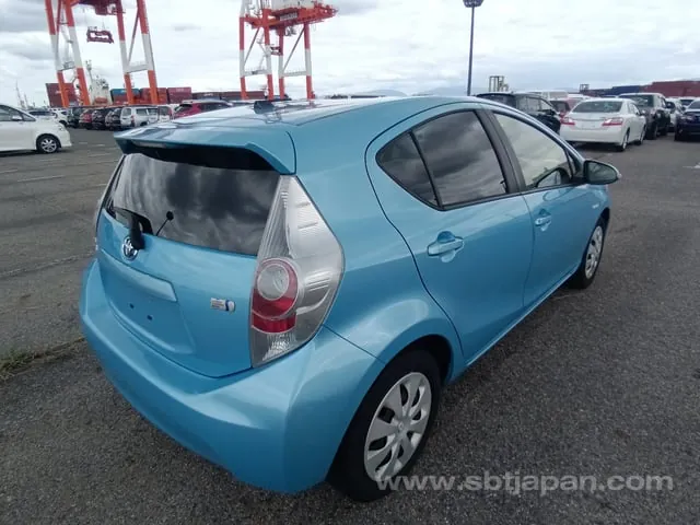 Toyota Aqua S 2012 photo 4