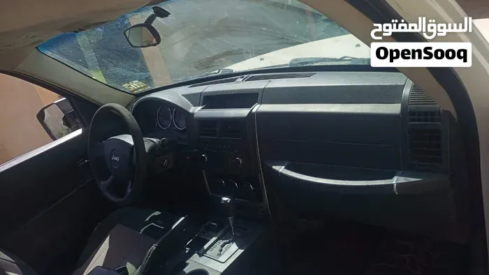 Jeep Liberty 2010 photo 2