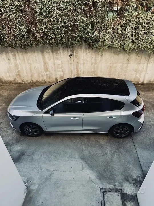 Ford Focus 2023 photo 3