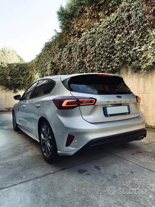 Ford Focus 2023 photo 2