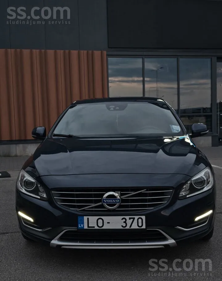 Volvo S60 2015 photo 2