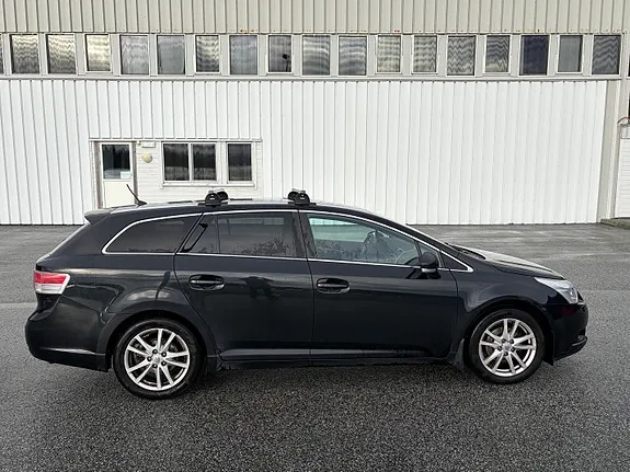 Toyota Avensis 2010 photo 3