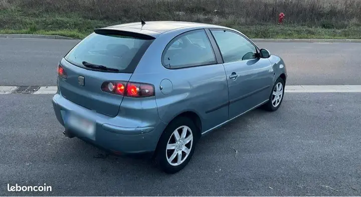 Seat Ibiza 2004 photo 2
