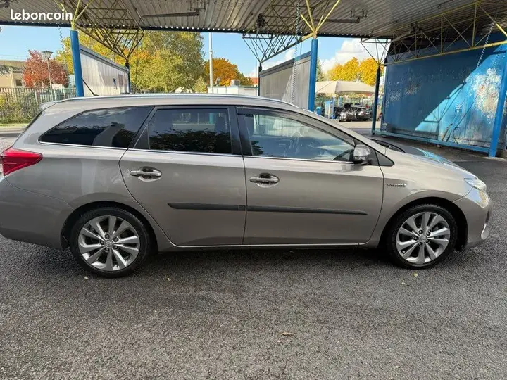 Toyota Auris 2013 photo 3