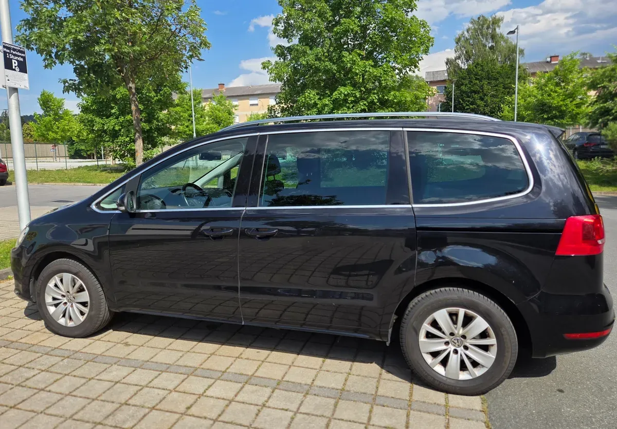 Volkswagen Sharan 2012 photo 2