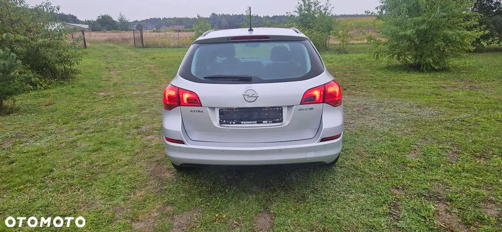 Opel Astra 2011 photo 4